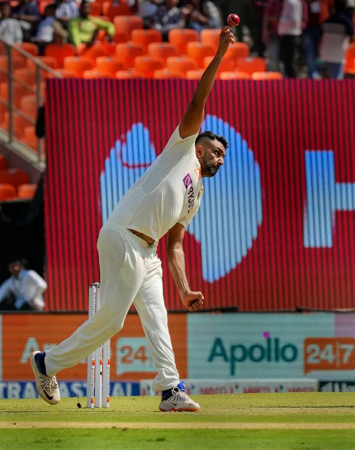 ওয়েস্ট ইন্ডিজের ব্যাটারদের মধ্যে কিছুটা লড়াই করলেন একমাত্র অ্যালিক অ্যাথানাজ়। ৪৭ রান করেন তিনি। অ্যালিকও অশ্বিনের শিকার।