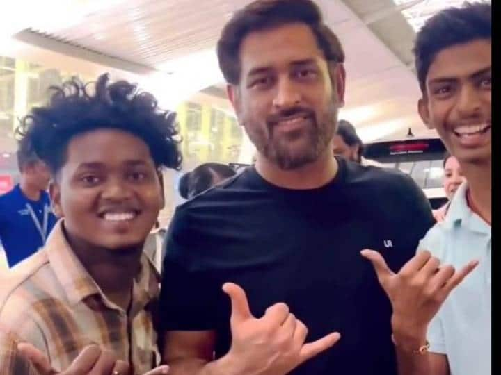 To fulfill the wish of the fan, MS Dhoni took a special photo, watch the video