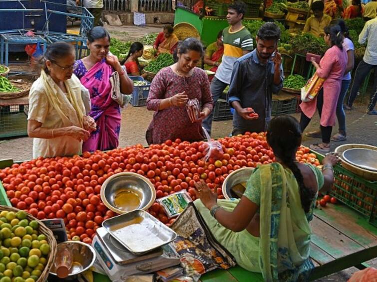 Tomato Price Rise NCCF To Sell Tomatoes At Rs 90 Per Kg In Delhi-NCR From Friday Tomato Discount Price Govt Officials Says Cooperative Will Sell Tomatoes At Rs 90/Kg In Delhi-NCR Through Mobile Vans