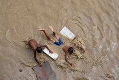 Delhi flood: अनेक संसार उध्वस्त, जनजीवन विस्कळीत, अशी आहे उत्तर भारतातल्या पुराची स्थिती