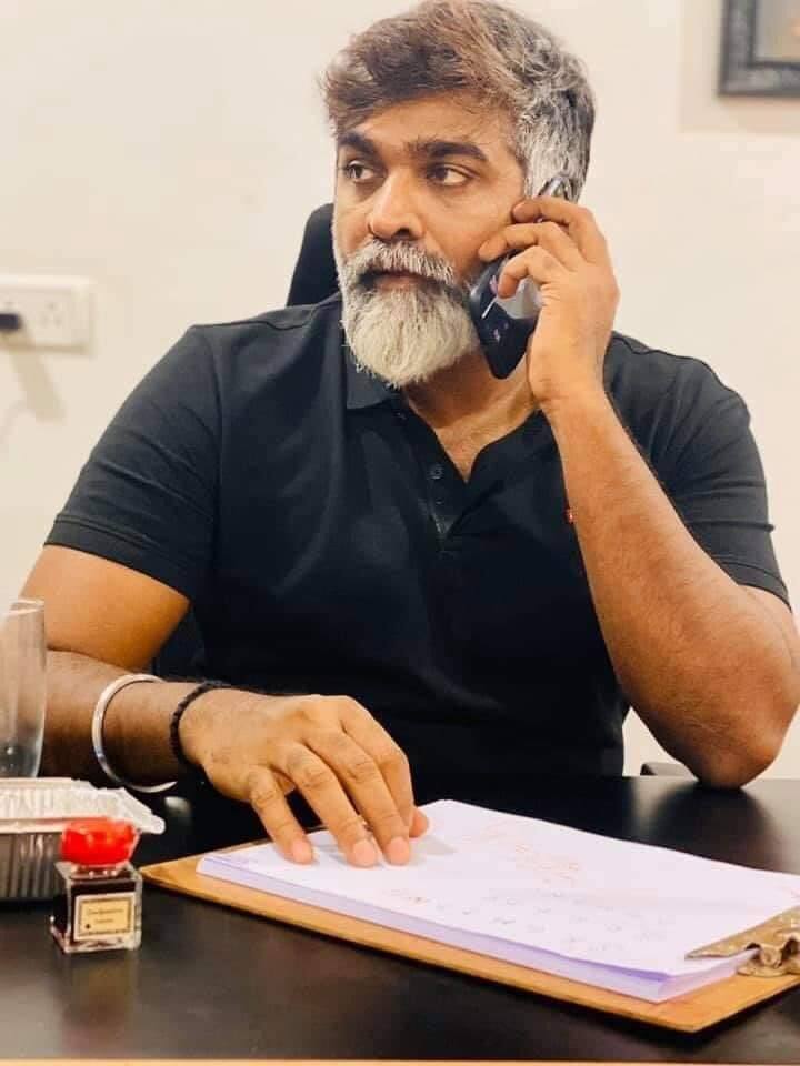 நடிகர் விஜய் சேதுபதி புதுபேட்டை, வெண்ணிலா கபடிக்குழு, சுந்தரபாண்டியன் , நான் மகான் அல்ல முதலியப் படங்களில் சின்ன சின்ன கதாபாத்திரங்களில் நடித்து வந்தார் விஜய் சேதுபதி.