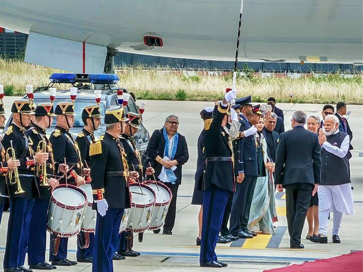 फ्रान्समधील भारतीय समुदायाला संबोधित देखील ते करतील.