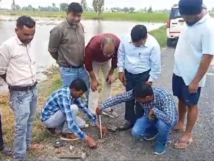 Pilibhit villagers say no corruption in Pradhan Mantri Gram Sadak Yojana ANN Pilibhit News: सड़क निर्माण में धांधली की पोल खोलने वाले ग्रामीण पलटे, अधिकारियों के साथ मिलाए सुर में सुर