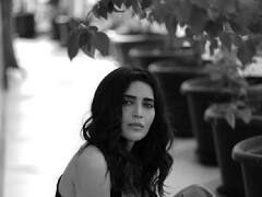 PHOTO: करिश्मा तन्नाच्या बोल्ड स्टाइलने पुन्हा वेधले लक्ष, पाहा ब्लॅक अँड व्हाइट फोटोशूट!