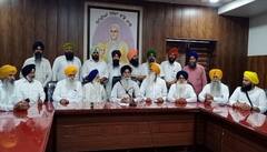 Amritsar News : ਸ਼੍ਰੋਮਣੀ ਕਮੇਟੀ ਹੜ੍ਹ ਪ੍ਰਭਾਵਿਤ ਇਲਾਕਿਆਂ ‘ਚ ਪਸ਼ੂਆਂ ਲਈ ਭੇਜੇਗੀ ਚਾਰਾ