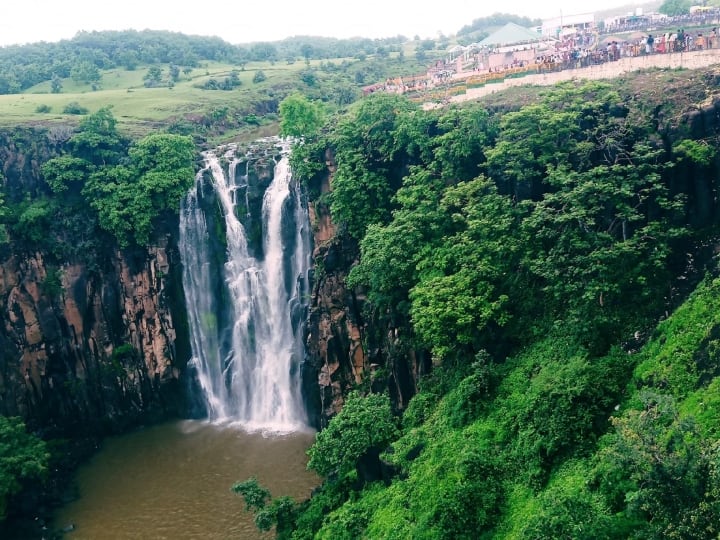 Indore administration and police department concerned about increased crowd at Tincha Waterfall And Patalpani Ann Indore: इंदौर के पर्यटक स्थलों पर बढ़ी भीड़, अगर आप भी जा रहे हैं रहें सावधान, एक महीने में दो की मौत