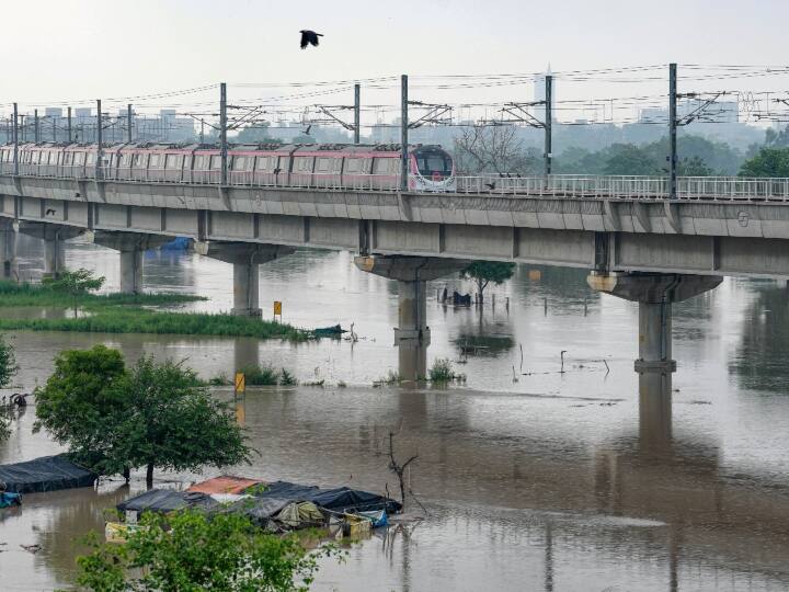 MCD 23 schools of Civil Lines and Shahdara remain closed today flood like situation in Kashmere Gate area Delhi Flood: सिविल लाइंस और शाहदरा के 17 MCD स्कूल आज रहेंगे बंद, कश्मीरी गेट इलाके में भरा पानी
