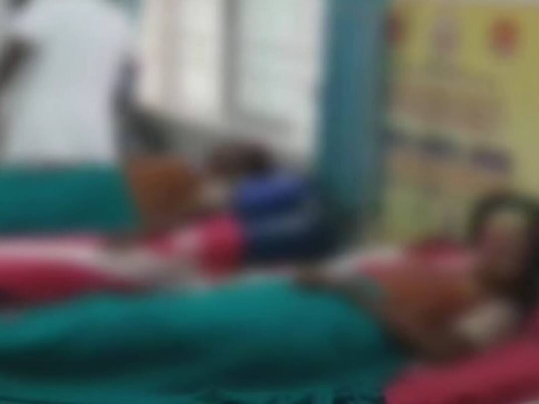 Namakkal: சத்து மாத்திரை சாப்பிட்ட பள்ளி மாணவர்கள்...30க்கு மேற்பட்டோர் மருத்துவமனையில் அனுமதி...ஷாக்! More than 30 school students admitted to hospital after taking nutritional pills Namakkal: சத்து மாத்திரை சாப்பிட்ட பள்ளி மாணவர்கள்...30க்கு மேற்பட்டோர் மருத்துவமனையில் அனுமதி...ஷாக்!