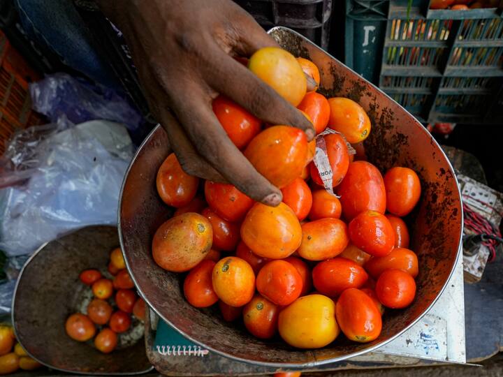 Man Uses Tomatoes To Cook Food Wife Leaves Home For Not Being Consulted Man Uses Tomatoes To Cook Food, Wife Leaves Home For Not Being Consulted. Report