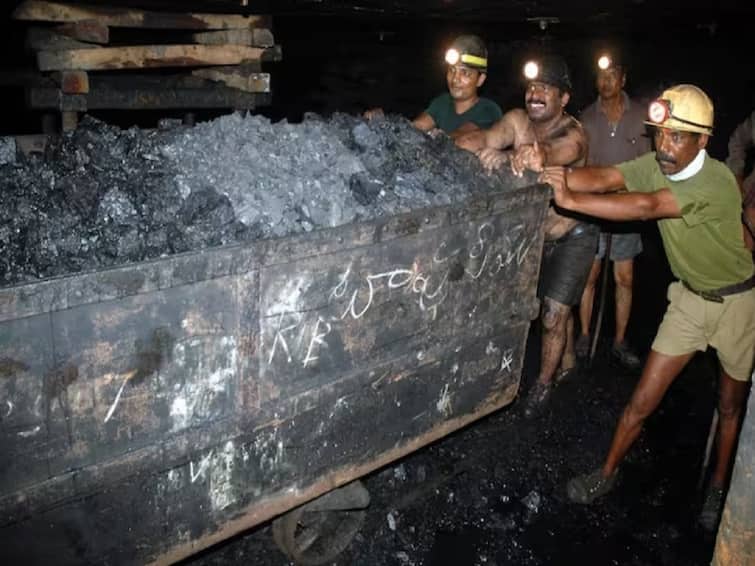 Singareni Coal Production Stopped Due to Heavy Rain in Singareni Coal Production: భారీ వర్షం కారణంగా నిలిచిపోయిన సింగరేణి బొగ్గు ఉత్పత్తి