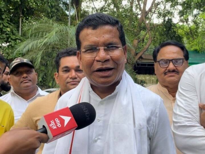 Chhattisgarh: मंत्री बनने जा रहे मोहन मरकाम का बड़ा खुलासा, कहा- 'बुधवार की रात ही दिल्ली से फोन आया था...' Chhattisgarh politics Mohan Markam's entry in Bhupesh Baghel cabinet ann Chhattisgarh: मंत्री बनने जा रहे मोहन मरकाम का बड़ा खुलासा, कहा- 'बुधवार की रात ही दिल्ली से फोन आया था...'