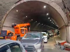 कश्मीर में पेट्रोल की किल्लत, नेशनल हाईवे भी प्रभावित, भारी बारिश ने बढ़ाई मुश्किलें