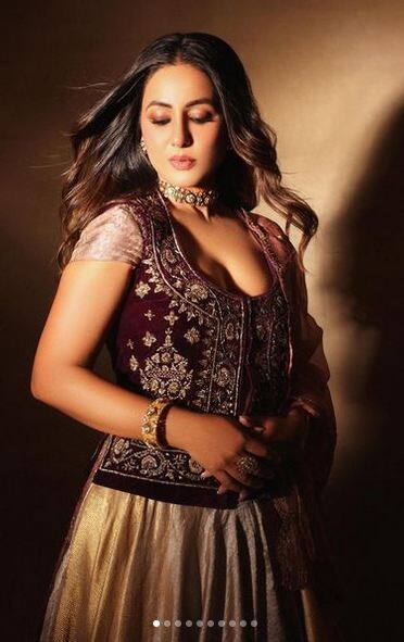 ਹਿਨਾ ਖਾਨ ਦੀਆਂ ਤਾਜ਼ਾ ਤਸਵੀਰਾਂ ਨੂੰ ਪ੍ਰਸ਼ੰਸਕਾਂ ਵਲੋਂ ਕਾਫੀ ਪਸੰਦ ਕੀਤਾ ਜਾ ਰਿਹਾ ਹੈ। ਵੇਖੋ ਉਸ ਦੀਆਂ ਇਹ ਵਾਇਰਲ ਤਸਵੀਰਾਂ...