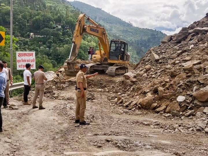 Uttarakhand Flood Rain continues and many roads closed due to landslides get 413 crores package Uttarakhand Flood: उत्तराखंड में बारिश का कहर जारी, भूस्खलन से कई रास्ते बंद, आपदा मद में केंद्र से मिले 413 करोड़