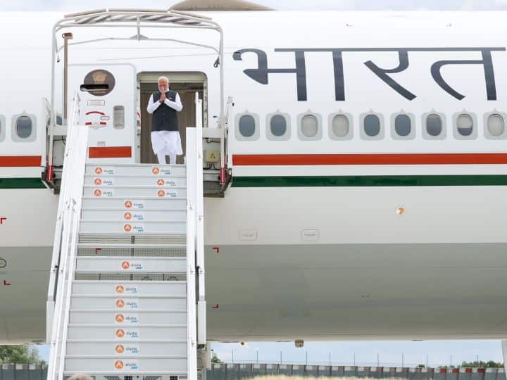 PM Modi France Visit: प्रधानमंत्री नरेंद्र मोदी फ्रांस के साथ रणनीतिक संबंधों को बढ़ावा देने के लिए गुरुवार (13 जुलाई) को दो दिवसीय यात्रा पर पेरिस पहुंच गए हैं.