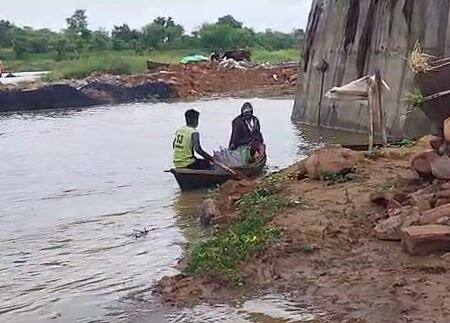 राज्यात सध्या तुरळक ठिकाणी पाऊस (Rain) पडत आहे. बहुतांश जिल्ह्यात पावसानं दडी मारली आहे.