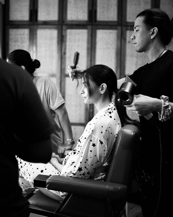 विशेष म्हणजे, करण जोहर दिग्दर्शित 'रॉकी आणि रानी की प्रेम कहानी'ची निर्मिती धर्मा प्रॉडक्शन आणि वायकॉम18 स्टुडिओज यांनी केली आहे. यामध्ये रणवीर सिंग पुन्हा एकदा आलियासोबत रोमान्स करताना दिसत आहे.(फोटो :aliaabhatt/इंस्टाग्राम)