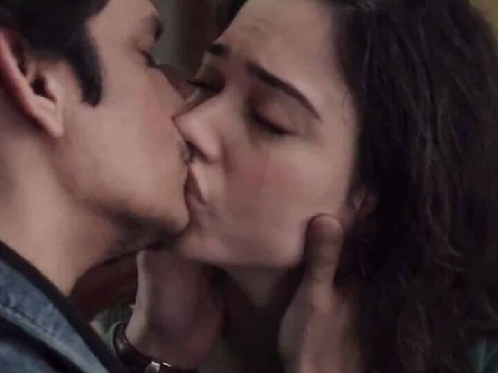 हालांकि इससे पहले भी समय-समय पर बॉलीवुड में गुपचुप तरीके से डेटिंग कर रहे कपल्स के रोमांटिक पिक्चर्स सामने आती रही हैं.जिनमें तमन्ना भाटिया और विजय वर्मा का नाम भी शामिल है. विजय और तमन्ना को गोवा में पार्टी के दौरान लिप-लॉक करते हुए कैप्चर किया गया था.