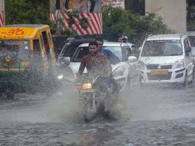 राज्यात सध्या तुरळक ठिकाणी पाऊस (Rain) पडत आहे. बहुतांश जिल्ह्यात पावसानं दडी मारली आहे. त्यामुळं बळीराजा चिंतेत आहे.