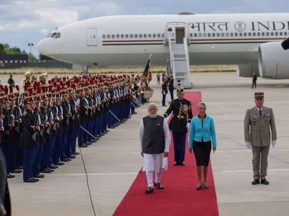 વડાપ્રધાન નરેન્દ્ર મોદી ફ્રાન્સની મુલાકાત પૂર્ણ કર્યા બાદ 15 જુલાઈએ અબુ ધાબી જશે. આ દરમિયાન તેઓ સંયુક્ત આરબ અમીરાતના રાષ્ટ્રપતિ અને અબુ ધાબીના શાસક શેખ મોહમ્મદ બિન જાયદ અલ નાહયાનને મળશે.