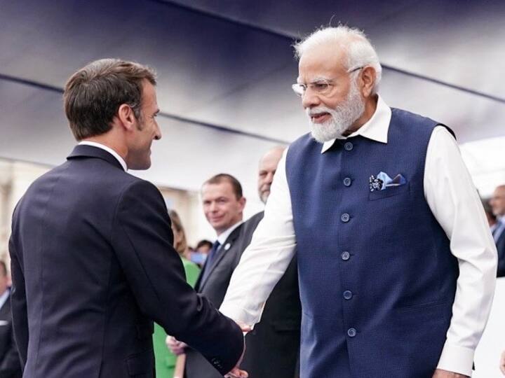 फ्रांसीसी गणराज्य के इतिहास में राष्ट्रीय दिवस या बैस्टिल दिवस का विशेष स्थान है क्योंकि यह 1789 में हुई फ्रांसीसी क्रांति के दौरान बैस्टिल जेल पर हुए हमले की याद दिलाता है.