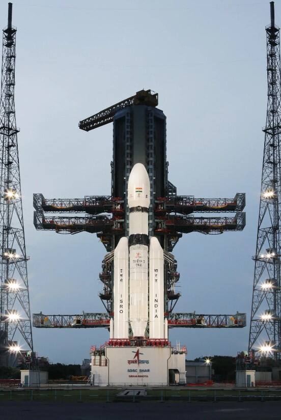 बता दें कि चंद्रमा के लिए भारत का पहला मिशन, चंद्रयान -1 अक्टूबर 2008 में लॉन्च किया गया था और अगस्त 2009 तक जारी रहा. इसरो ने 2019 में अपना चंद्रयान -2 लॉन्च किया, जो प्लान के अनुसार नहीं चला और लॉन्च से भटक गया. इसकी कठिन लैंडिंग हुई हालांकि, ऑर्बिटर अभी भी डेटा भेज रहा है.