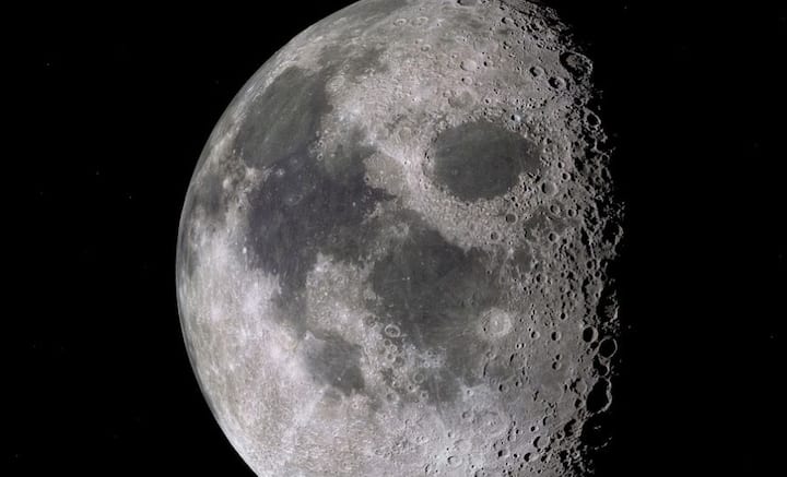 কিন্তু এই খানাখন্দ এবং গহ্বরই চাঁদের রহস্য উদঘাটনের মাধ্যম হয়ে দাঁড়িয়েছে। কারণ চাঁদের বয়স ৪৫৩ কোটি বছর বলে ধরা হলেও, চন্দ্রপৃষ্ঠের বয়স আরও ২০ কোটি বছর বেশি বলে জানিয়েছেন বিজ্ঞানীরা।