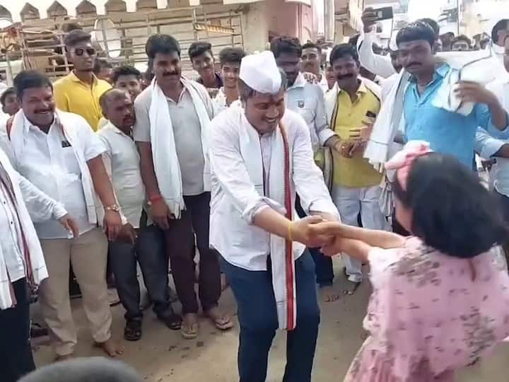 एकवेळ मला संजय राऊत (Sanjay Raut) म्हणा पण नितेश राणे (Nitesh Rane) कुणी म्हणू नका, अशी माझी विनंती आहे, असा टोला राष्ट्रवादी काँग्रेसचे आमदार रोहित पवार (Rohit Pawar) यांनी लगावला आहे.