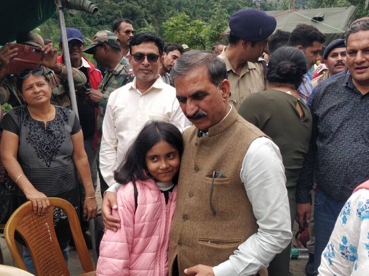 Himachal Rain: 60 घंटे के रेस्क्यू ऑपरेशन में 60 हजार पर्यटकों की घर वापसी, बचे 10 हजार पर्यटक भी जल्द पहुंचेंगे घर Himachal Rain 60 thousand tourists return home in 60 hours of rescue operation ann Himachal Rain: 60 घंटे के रेस्क्यू ऑपरेशन में 60 हजार पर्यटकों की घर वापसी, बचे 10 हजार पर्यटक भी जल्द पहुंचेंगे घर