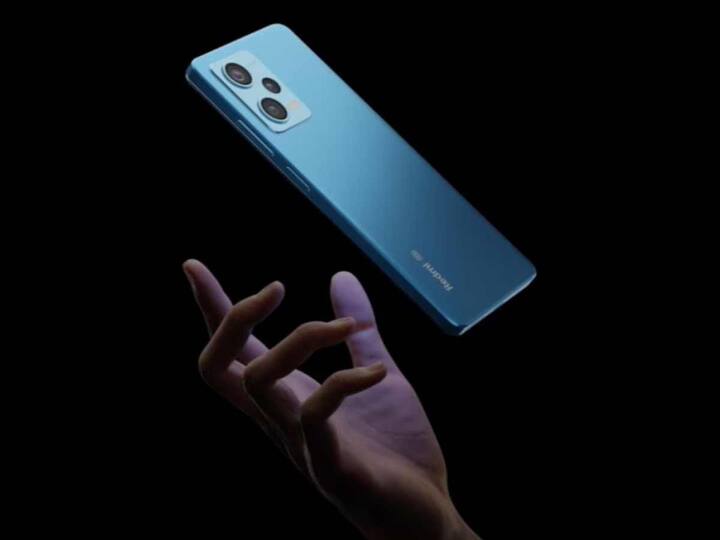 Redmi Note 12 Pro (Rs 23,999)- It has a 50-megapixel main camera with OIS and a bright and vibrant 6.7-inch AMOLED FHD+ display with a 120Hz refresh rate.  This phone also comes with a large 5,000mAh battery and a 67W charger. (Source: Redmi)