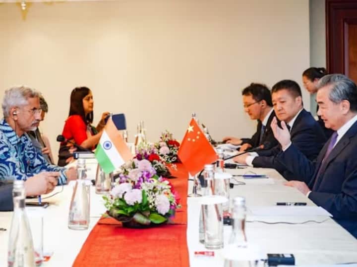 s jaishankar meets chinese diplomat Wang Yi in jakarta discusses border issues विदेश मंत्री एस जयशंकर ने जकार्ता में चीनी राजनयिक वांग यी से की मुलाकात, सीमा विवाद पर भी हुई बात