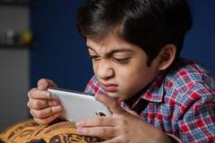 ਸਾਵਧਾਨ! ਜੇ ਤੁਹਾਡਾ ਬੱਚਾ ਵੀ ਵੇਖਦਾ ਜ਼ਿਆਦਾ ਫੋਨ ਤਾਂ ਸਮਝੋ ਹੋ ਗਿਆ ਔਟਿਜ਼ਮ ਦਾ ਸ਼ਿਕਾਰ, ਜਾਣੋ ਖਤਰਨਾਕ ਬੀਮਾਰੀ ਦੇ ਲੱਛਣ