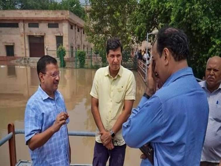 Delhi CM Kejriwal Seeks Army, NDRF Help As Regulator Damage Worsens Flood Situation ரெகுலேட்டர் சேதத்தால் மோசமடைந்த வெள்ள நிலைமை… ராணுவம், என்டிஆர்எஃப் உதவியை நாடிய கெஜ்ரிவால்!