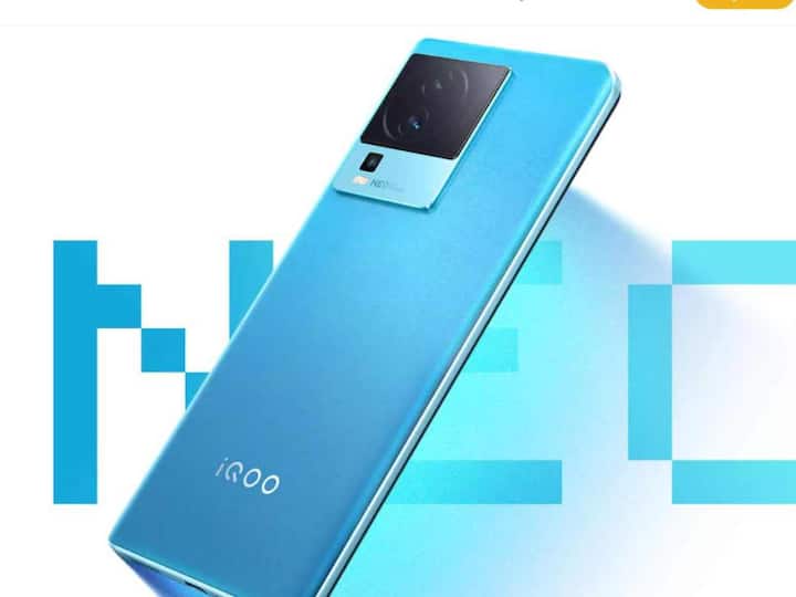 iQoo Neo 7 (Rs 28,999)- This phone comes with a 6.78-inch AMOLED FHD+ display with 120Hz refresh rate and a 64-megapixel main sensor with OIS. It also has dual 2-megapixel secondary sensors. The phone also has a 5,000mAh battery and a 120W charger with Flash Charge support. (Source:iQoo)