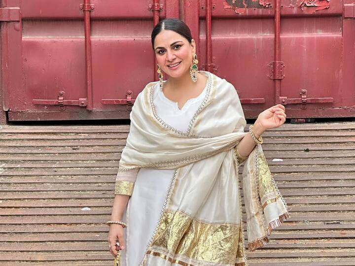 Shraddha Arya treated her fans with pictures in a white-gold ethnic suit looking elegant as ever