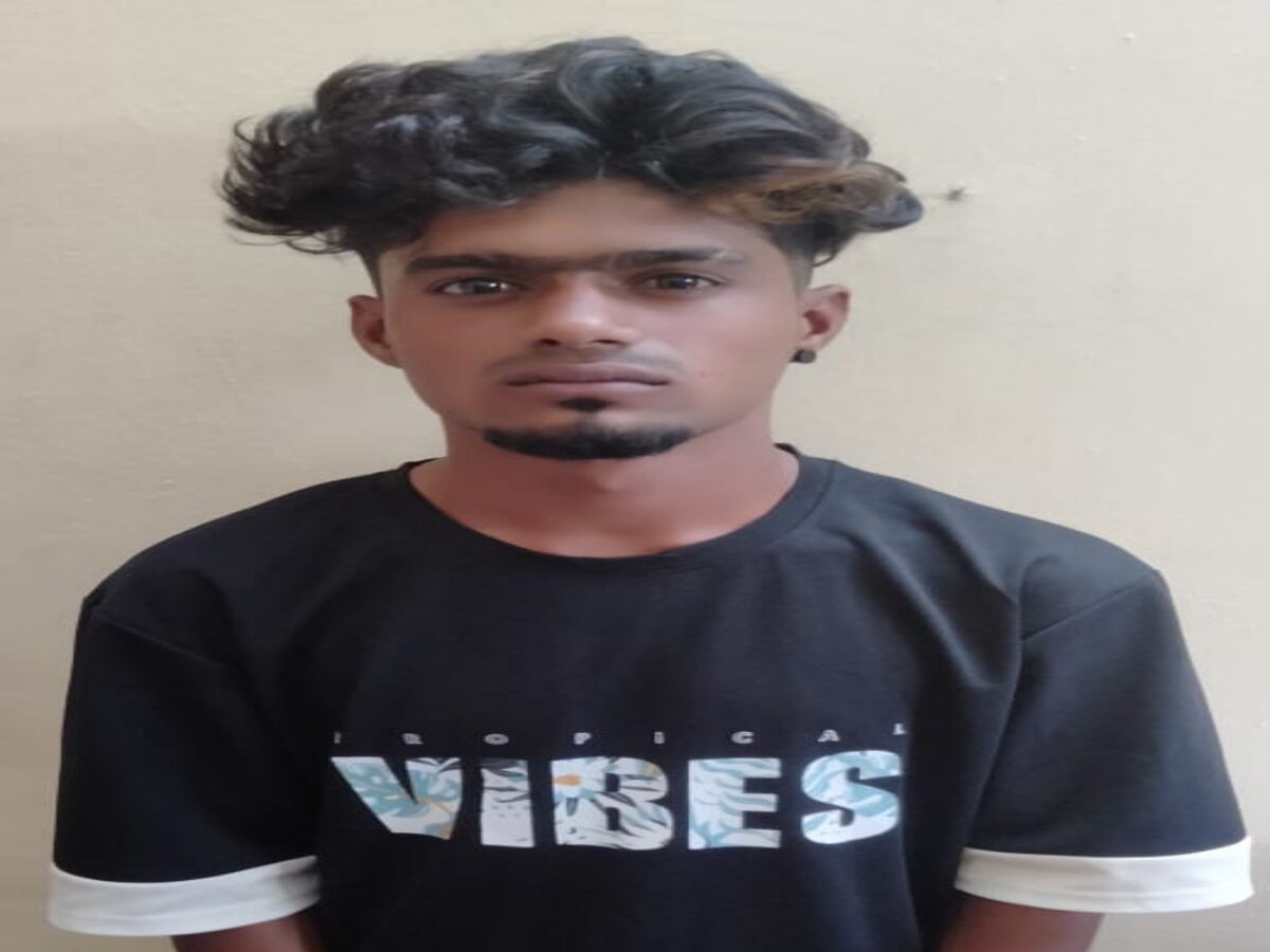 Crime: வேலூரில் பட்டா கத்தியுடன் நடுரோட்டில் பிறந்தநாள் கொண்டாட்டம் -  2 இளைஞர்கள்  கைது