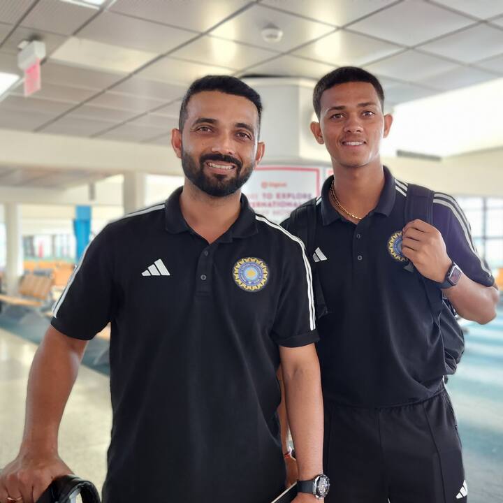 সেই সঙ্গে ঢুকে পড়লেন সৌরভ গঙ্গোপাধ্যায়, বীরেন্দ্র সহবাগদের অভিজাত তালিকায়। যাঁদের প্রত্যেকেরই টেস্ট অভিষেকে সেঞ্চুরি রয়েছে।