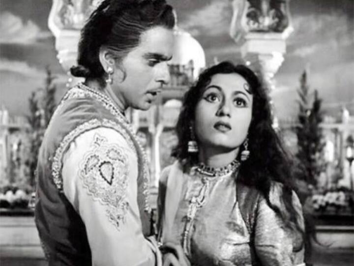 Dilip Kumar Madhubala love story Saleem Anaarkali Emperor Akbar Mughal E Azam ent इस फिल्म के सेट पर दिलीप कुमार ने जड़ा था मधुबाला को थप्पड़, जानिए क्यों बेइंतहा प्यार के बाद दोनों के रिश्ते में आई दरार