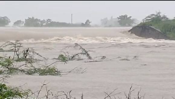 કેશોદ તાલુકામાં સાડા પાંચ ઈંચ વરસાદ ખાબકતા જળબંબાકારની સ્થિતિ જોવા મળી રહી છે.