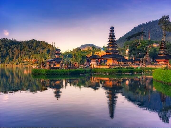 इस पैकेज का नाम है Awesome Bali है. इस पैकेज के जरिए आप एयर एशिया एयरलाइन्स से जाएंगे और आएंगे. इसमें ब्रेकफास्ट, लंच और डिनर की सुविधा मिलेगी.