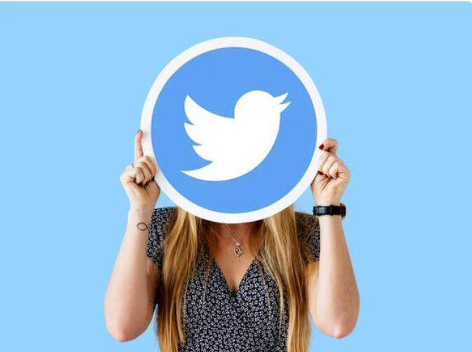 ਜੇ ਤੁਹਾਡੀ ਬੇਨਤੀ ਮਨਜ਼ੂਰ ਹੋ ਜਾਂਦੀ ਹੈ, ਤਾਂ ਤੁਹਾਨੂੰ ਇੱਕ ਸਟ੍ਰਾਈਪ ਖਾਤਾ ਖੋਲ੍ਹਣਾ ਹੋਵੇਗਾ ਤਾਂ ਜੋ ਭੁਗਤਾਨ ਤੁਹਾਡੇ ਤੱਕ ਪਹੁੰਚ ਸਕੇ। ਤੁਹਾਨੂੰ ਸੈਟਿੰਗ ਦੇ ਅੰਦਰ ਮੁਦਰੀਕਰਨ ਦੇ ਤਹਿਤ ਵਿਗਿਆਪਨ ਮਾਲੀਆ ਪ੍ਰੋਗਰਾਮ ਲਈ ਅਰਜ਼ੀ ਦੇਣ ਦਾ ਵਿਕਲਪ ਮਿਲੇਗਾ। ਨੋਟ ਕਰੋ, ਫਿਲਹਾਲ ਇਹ ਪ੍ਰੋਗਰਾਮ ਕੁਝ ਕੁ ਲੋਕਾਂ ਲਈ ਸ਼ੁਰੂ ਕੀਤਾ ਗਿਆ ਹੈ।