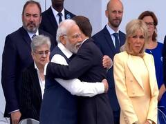 PM Modi Salutes Indian Contingent at bastille day : ప్యారిస్ బాస్టైల్ డే పరేడ్ లో మోదీ | ABP Desam