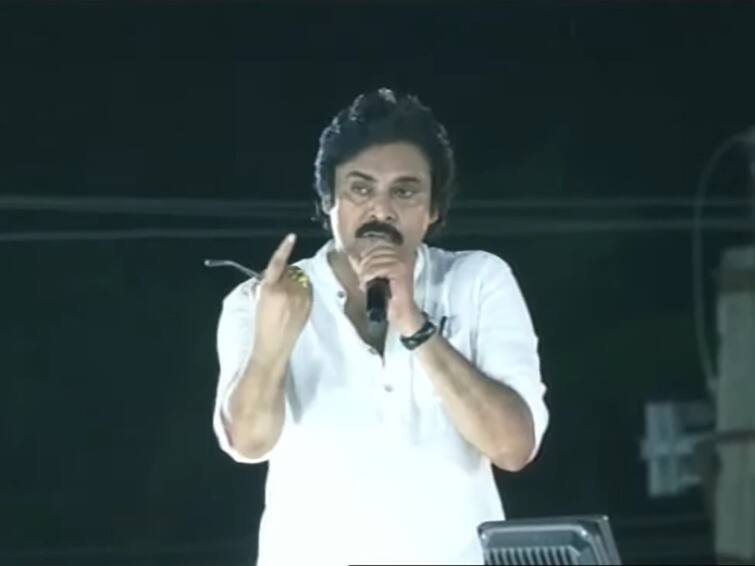 Varahi Vijaya yatra: Pawan Kalyan slams CM Jagan in Tanuku over increasing prices of sand and liquor Pawan Kalyan: నువ్వు దొంగవు! కొంపలు అంటిస్తావు, నేను గుండెలు అంటిస్తా జగన్ - పవన్ కల్యాణ్ ఘాటు వ్యాఖ్యలు