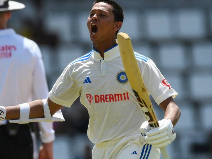 Yashasvi Jaiswal Became 3rd Indian Opener Who Makes Century On Test Debut IND vs WI Latest Sports News IND vs WI: टीम इंडिया के लिए डेब्यू टेस्ट में शतक जड़ने वाले तीसरे ओपनर बने यशस्वी जयसवाल, देखें पूरी फेहरिस्त