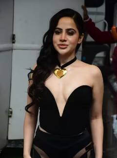 ਉਰਫੀ ਜਾਵੇਦ ਦੀ ਇਸ ਲੁੱਕ ਨੂੰ ਤਾਂ ਤੁਸੀਂ ਨਹੀਂ ਕਰ ਸਕੋਗੇ ਟ੍ਰੋਲ ,ਡੀਪਨੇਕ ਬਲੈਕ ਆਊਟਫਿਟ 'ਚ ਲੱਗੀ ਗਜ਼ਬ