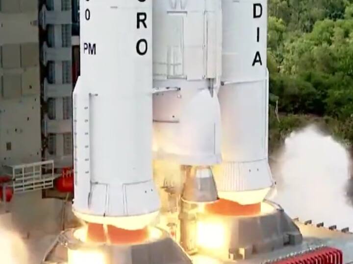 चंद्रयान-3 के लॉन्च होने पर केंद्रीय स्वास्थ्य मंत्री मनसुख मंडाविया, कांग्रेस अध्यक्ष मल्लिकार्जुन खरगे, कांग्रेस नेता जयराम रमेश समेत कई नेताओं ने खुशी जताते हुए भारत को बधाई दी.