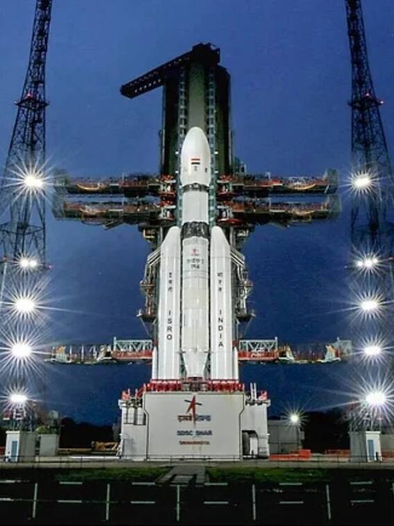 चंद्रयान 3 की लॉन्चिंग का वीडियो और फोटो देखें