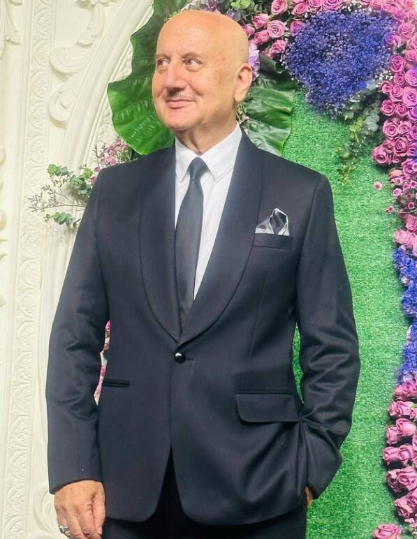 अनुपम खेर ने भी इसरो वैज्ञानिकों की सराहना की और ट्वीट किया, 