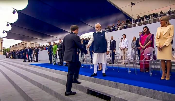 तसेच राष्ट्राध्यक्ष इमॅन्युएल मॅक्रॉन यांच्यासह त्यांनी विशेष अतिथी म्हणून बॅस्टिल डे परेड या समारंभाला देखील त्यांनी उपस्थिती दर्शवली.