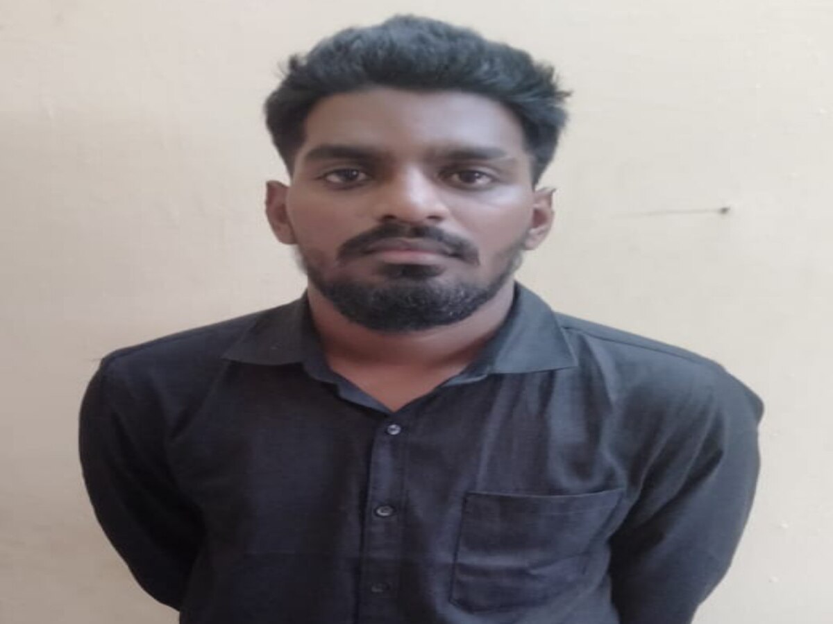 Crime: வேலூரில் பட்டா கத்தியுடன் நடுரோட்டில் பிறந்தநாள் கொண்டாட்டம் -  2 இளைஞர்கள்  கைது